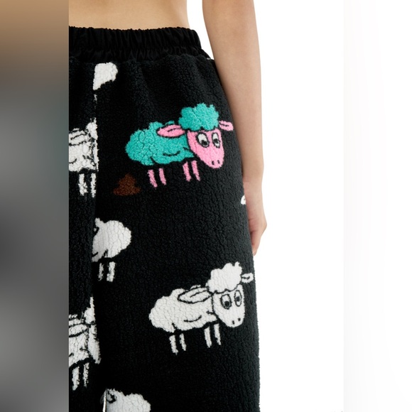 Natasha Zinko Duo Sheep Print Fleece Shorts NWT - Picture 6 of 13